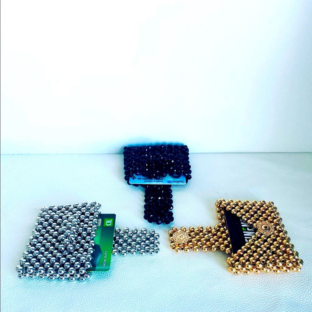 Beaded cardholder